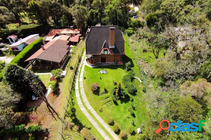 Casa ampla com excelente planta.
