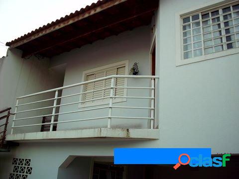 Casa assobradada no Wanel Ville IV
