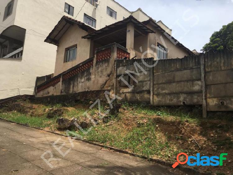 Casa com 2 dorms em Poços de Caldas - Centro por 980 mil à
