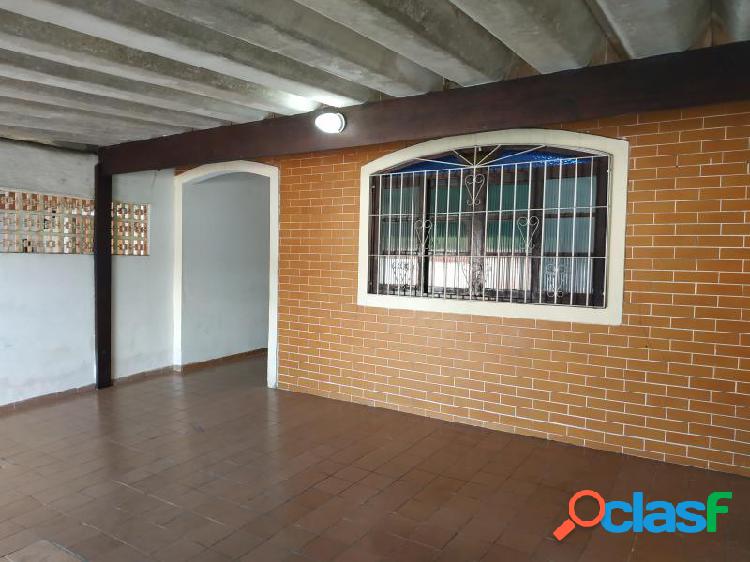 Casa com 2 dorms em Praia Grande - Guilhermina por 249.9 mil