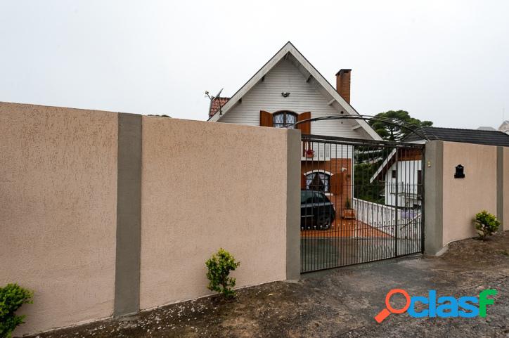 Casa com excelente localização em Campos do Jordão.