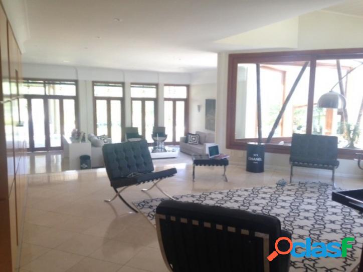 Casa em Alphaville, 4 suítes, toda integrada