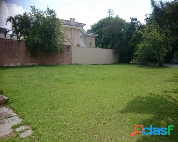 Excelente terreno com 909m², esquina, plano