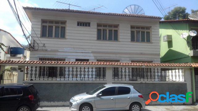 Fonseca, Apartamento 2 Quartos com Dependência Completa !!