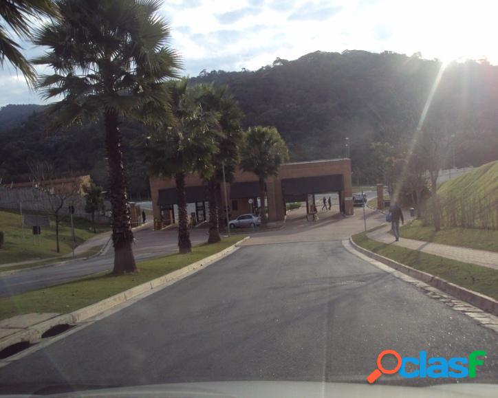 Terreno para venda com 499m², declive