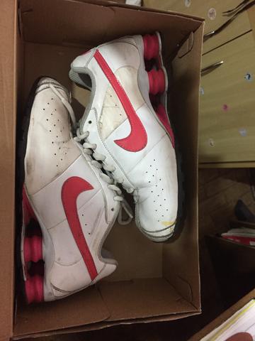Tênis Nike shox rosa e branco 34