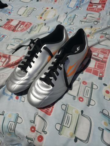 Vendo chuteira da Topper!!! 60$