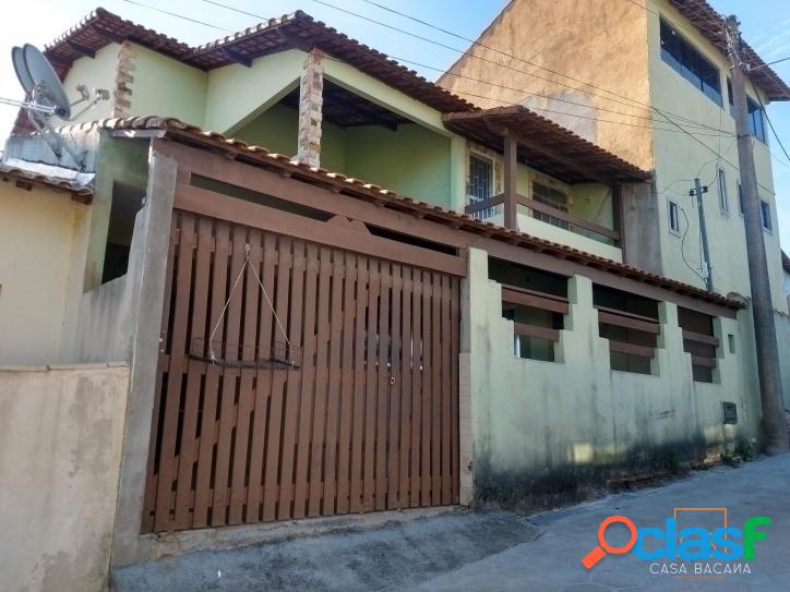 Ótima casa com 5 quartos sendo 1 suíte no condomínio