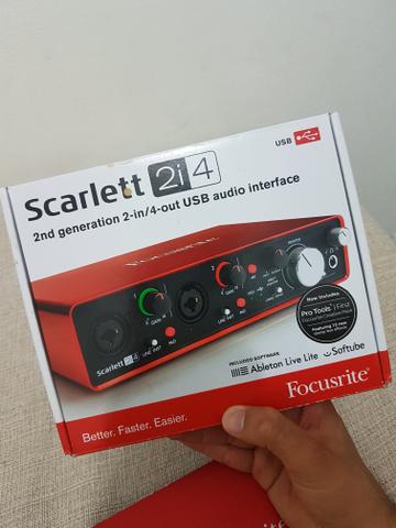 Interface de áudio Focusrite Scarlett 2i4 2Gen