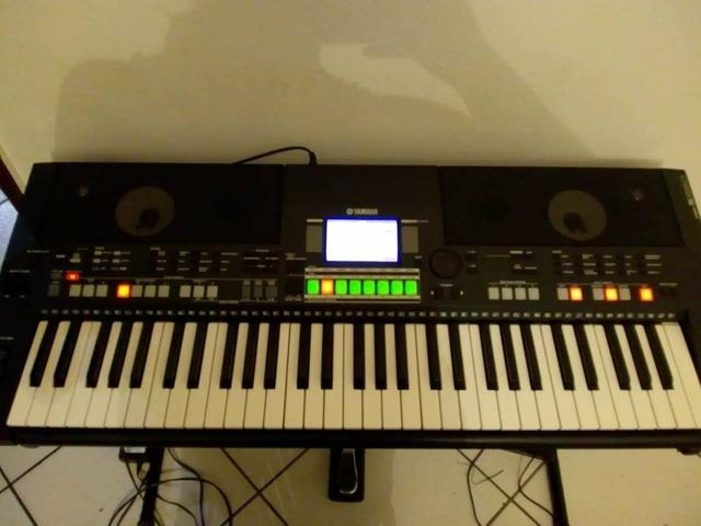 Teclado Yamaha S550