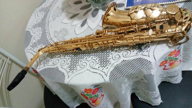 Vende-se sax alto