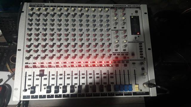 Vendo ou troco Mesa de som Behringer 16 canais 6 aux