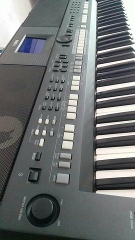 Vendo um teclado Yamaha PSR 650
