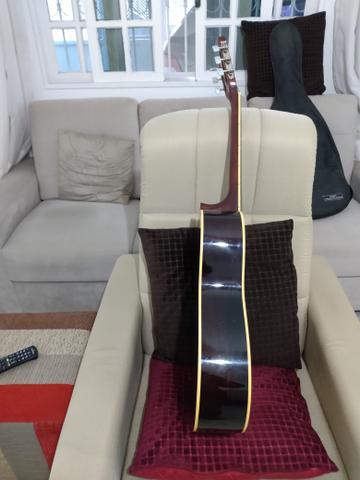Violão com capa