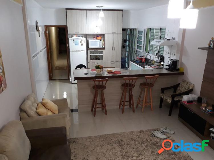 Casa térrea com 3 Dormitórios (1 suíte) churrasqueira -