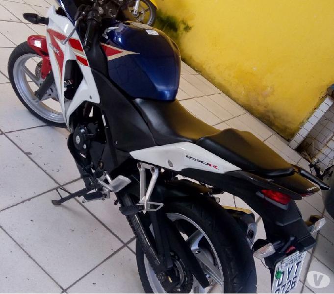 Moto Honda CBR 250R 2012