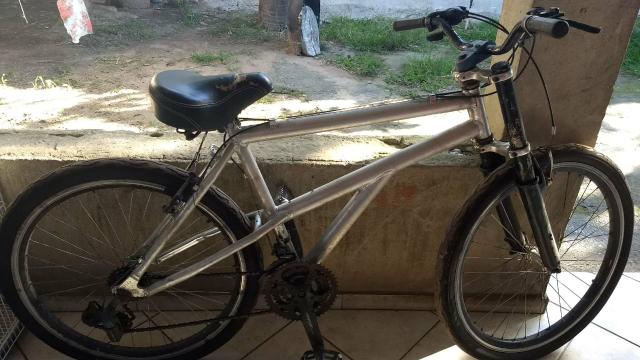 Bicicleta de alumínio