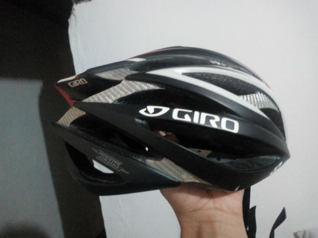 Capacete de ciclista da marca giro