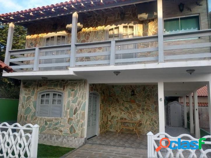 CASA EM CONDOMÍNIO