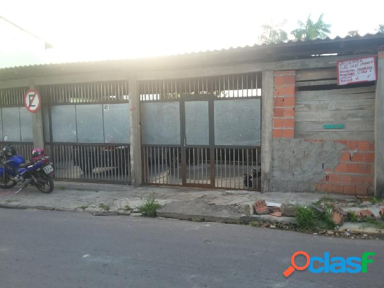 Vendo imovel com 3 casas e dois pontos comerciais proximo ao