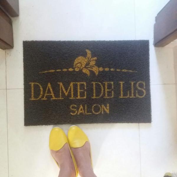 Capacho Sua Logo - Dame de Lis Salon