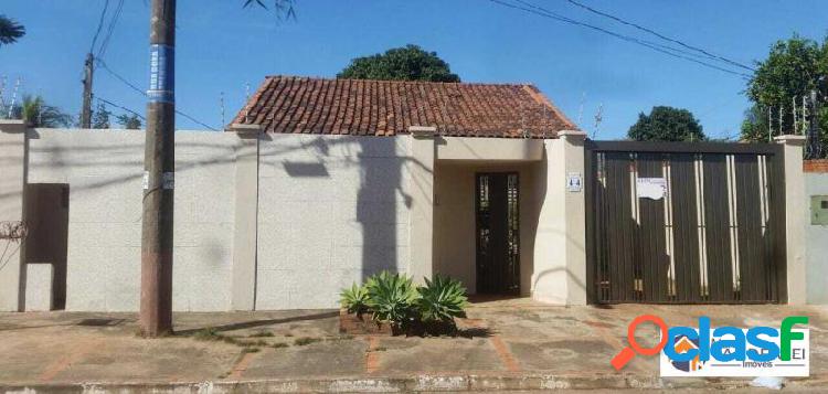 Casa com 2 dorms em Campo Grande - Tiradentes por 330 mil à