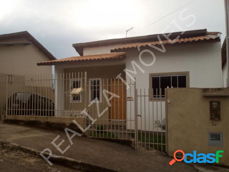 Casa com 2 dorms em Poços de Caldas - Campo das Antas por