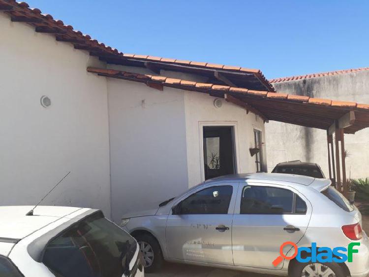 Casa com 3 dorms em Lagoa Santa - Lundceia por 800 mil à