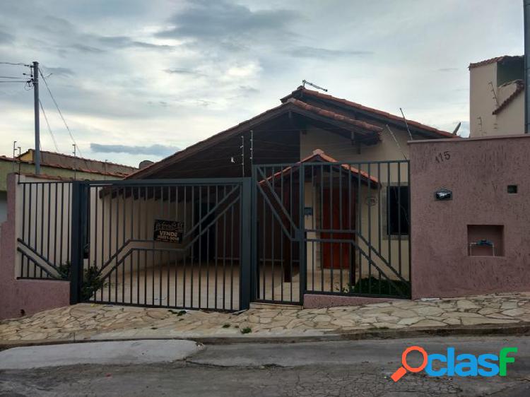 Casa com 3 dorms em Varginha - Bela Vista por 350 mil à