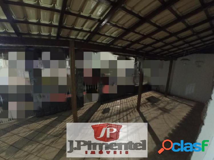 Casa com 4 dorms em Vitória - República por 850 mil à