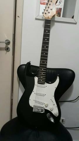 Guitarra stratocaster preta e branca + Amplificador