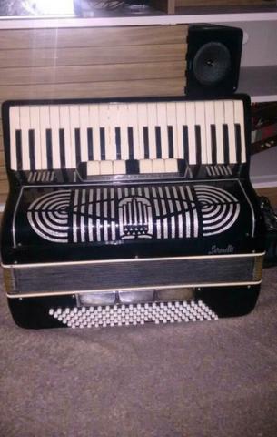 Lindo acordeon serenelli 120 Baixos terça de voz oitavada