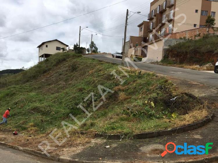 Terreno com 594 m2 em Poços de Caldas - Jardim Vitória IV