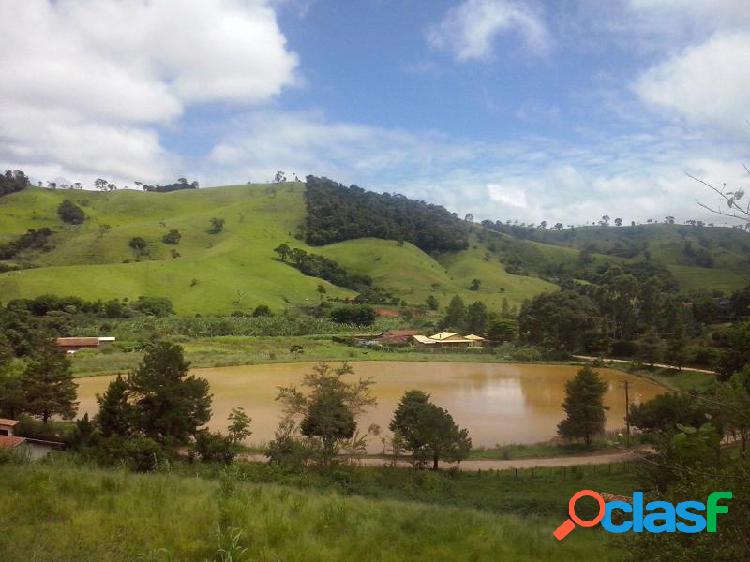 Terreno com 944 m2 em São Bento do Sapucaí - Zona Rural