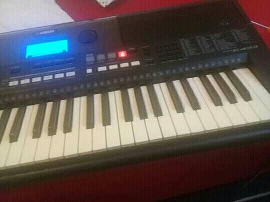 Vende.se um teclado Yamaha 433