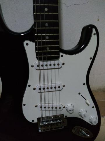 Vendo Guitarra Stratocaster Memphis By Tagima usada