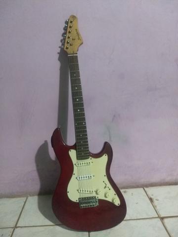 Vendo uma guitarra