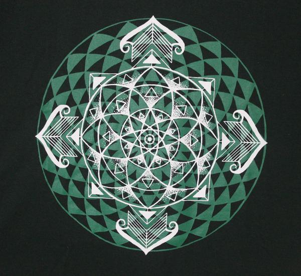 camiseta Mandala do Bom Fluxo - verde escura