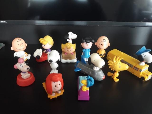 Coleção Snoopy e sua turma 12 bonecos