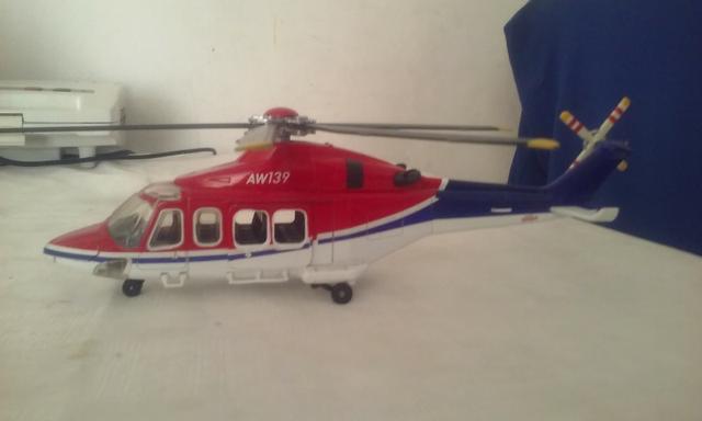 Helicóptero AW139 New Ray 1/48 miniatura