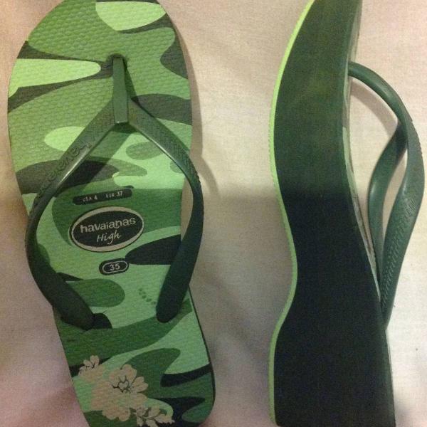 chinelo camuflado