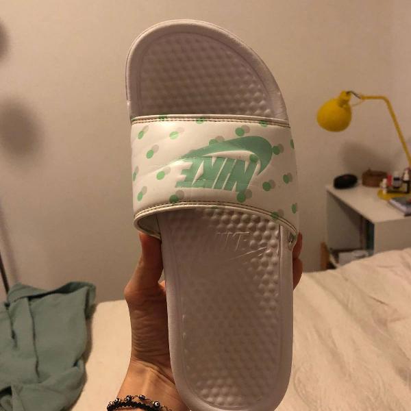 chinelo nike