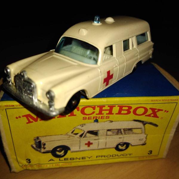 matchbox mercedes benz ambulance década de 70 e escala 1/64