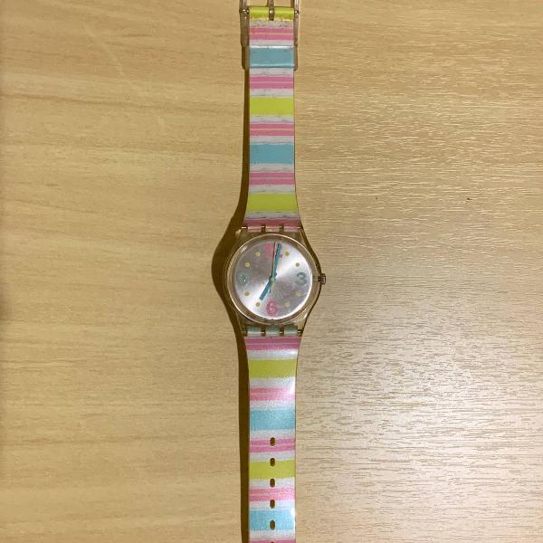 relógio swatch colorido listrado