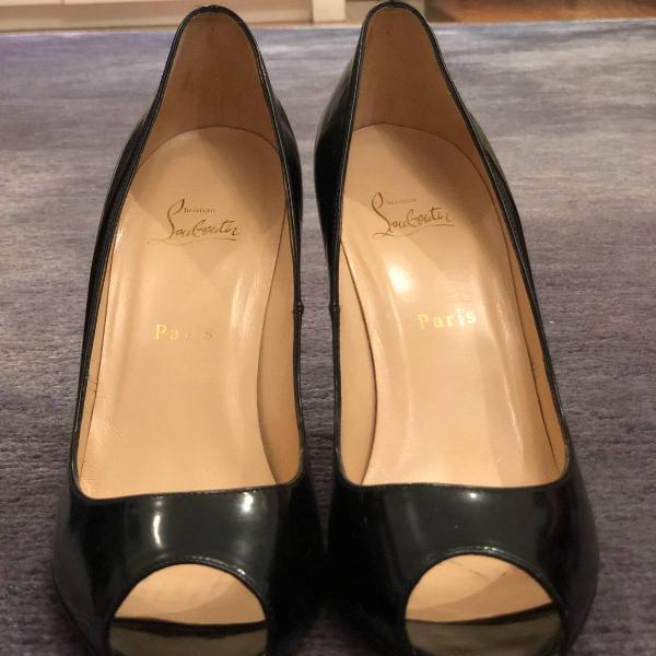 sapato preto salto fino louboutin original