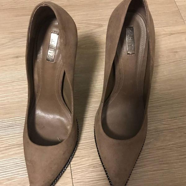 scarpin schutz cor fendi