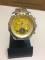 Relógio Breitling fundo dourado