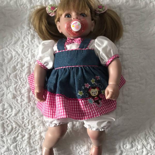 boneca adora doll com kit de roupas para bebe