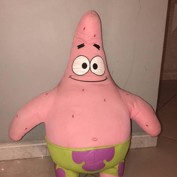 boneco da turma do bob esponja com 70 cm comprimento e 63 cm