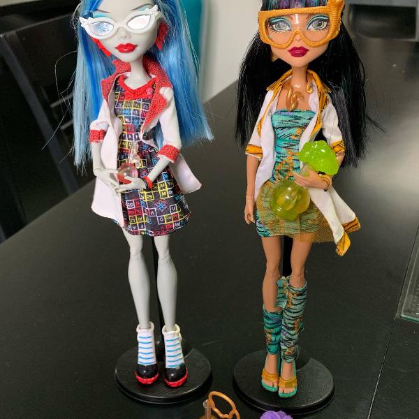 ghoulia yelps e cleo de nile monster high